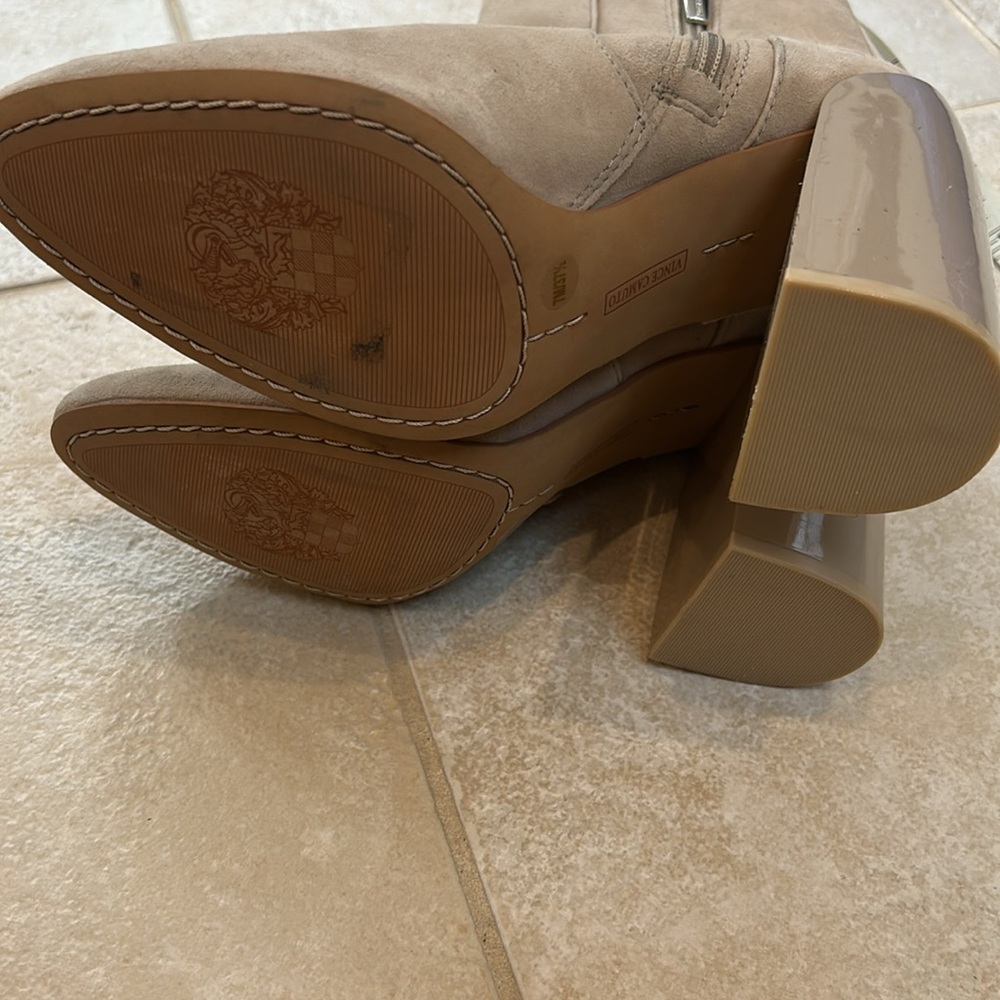 VINCE CAMUTO NWOB Enverna Elegant Beige Suede Ankle Boots, size 7 - Picture 10 of 11